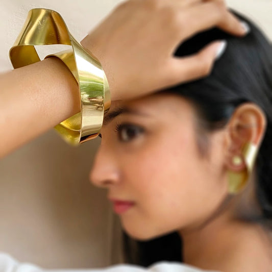 Handcrafted Roll On Bangle in 22k gold or silver rhodium plating, made from recycled brass or sterling silver by Samdisha Bagga – sustainable jewelry from India